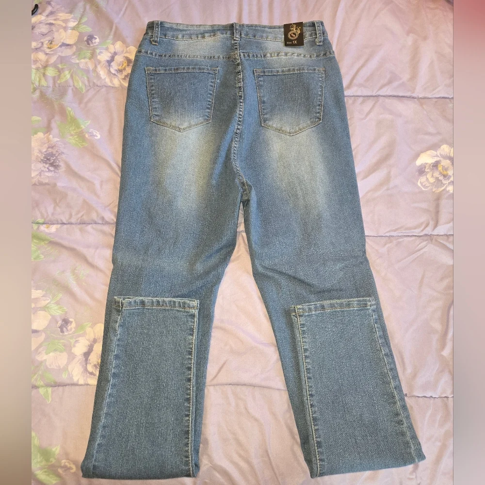 Distressed Jeans - Picture 6 of 7
